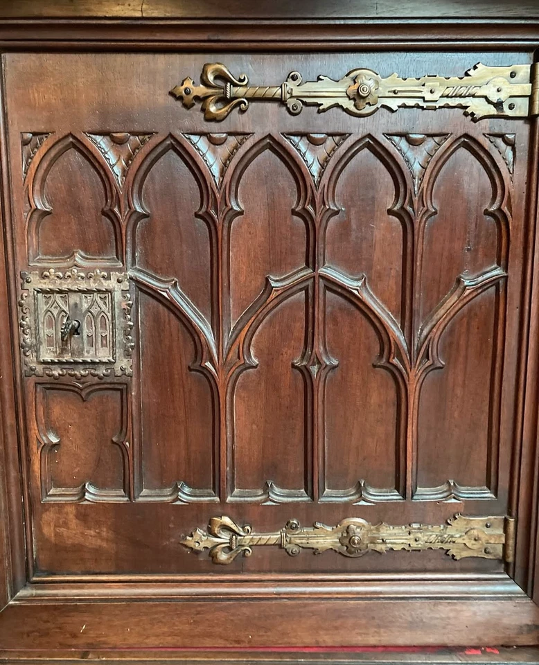 LLEGA MAR 2026: Antiguo aparador buffet francés de madera de nogal gótico Foto 4 de 4