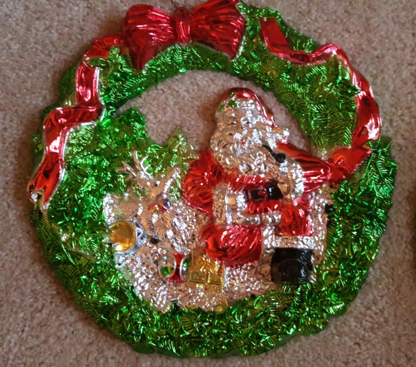 VINTAGE Retro Plastic CHRISTMAS WREATH with SANTA Wall Door Hanging