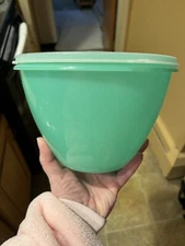 Vintage Tupperware Jadeite Crisp-It Lettuce Keeper 679-7 Domed Lid  681-19 Spike