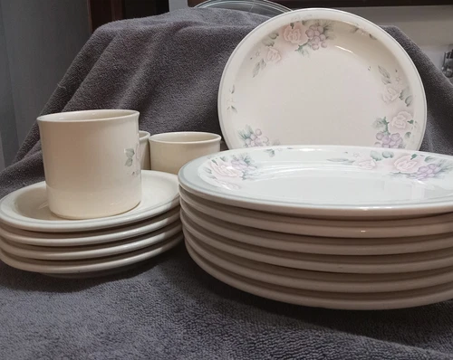 Pfaltzgraff Floral Pattern ( 7 )Dinner Plates Saucers Cups [plates are v good +]