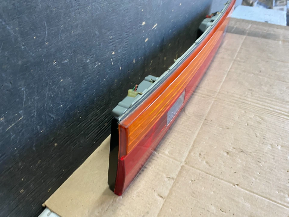 Luz trasera de maletero central Acura Legend 1986 a 1990 sedán OEM Q0625 DG Foto 3 de 4