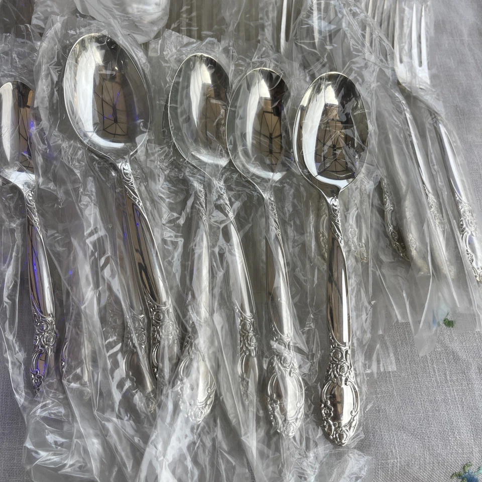 Oneida Community Ballad Rose Country Lane Pattern Set for 8 NOS 46 PCS DISCONT - Image 3 of 4