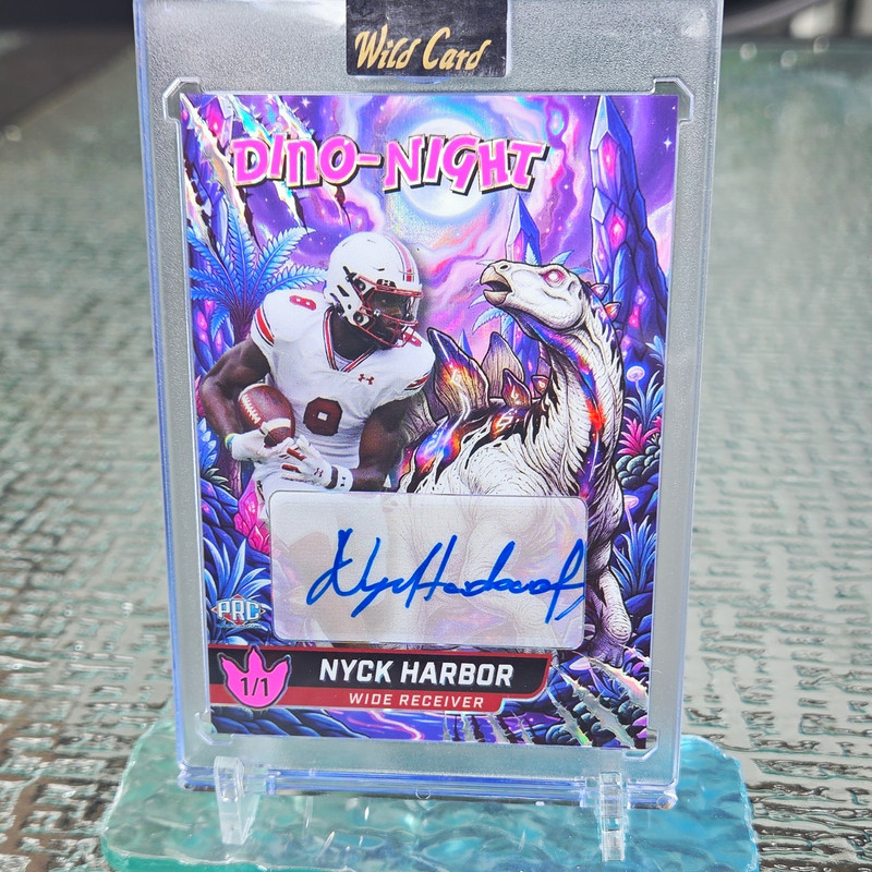 Wild Card Dino-Night Nyck Harbor 2026 Football 1/1 Auto