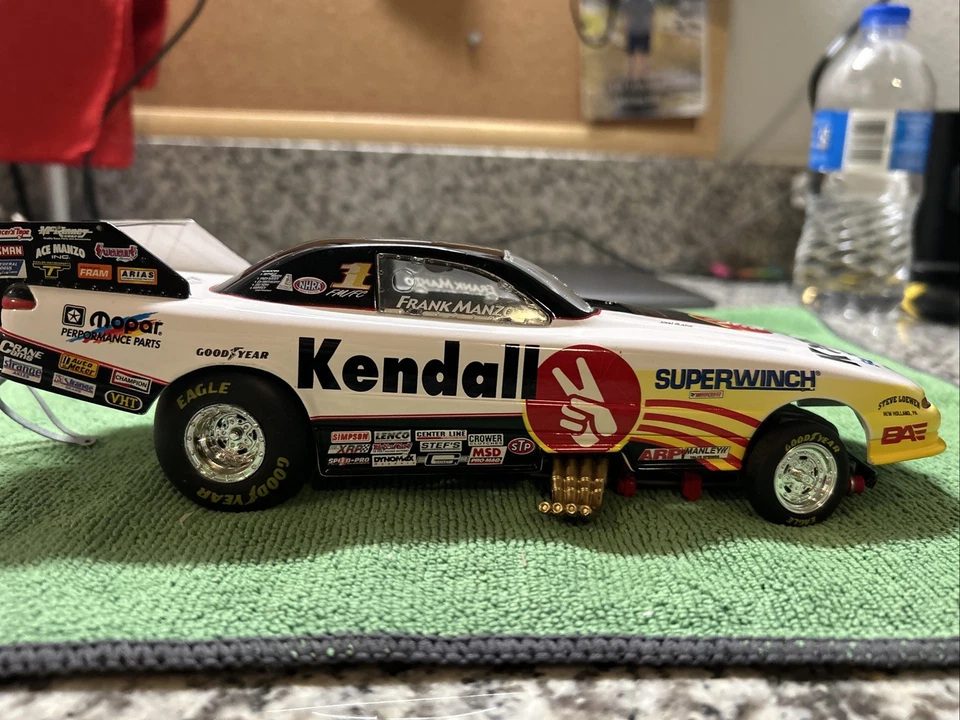Frank Manzo 1999 Kendall/Superwrench Dodge ALCOHOL carro engraçado 1/24 #1312 de 2499 - Imagem 3 de 4