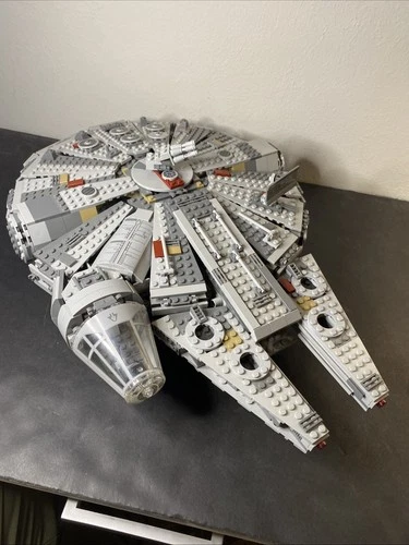 LEGO Star Wars Millennium Falcon 75105 Ship+ Guide 98% Complete *Read