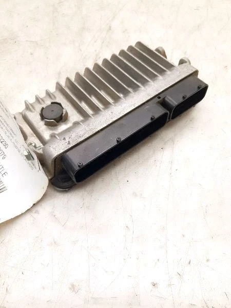 Toyota Prius 2014 motor módulo de control electrónico montaje ECM  Foto 2 de 4