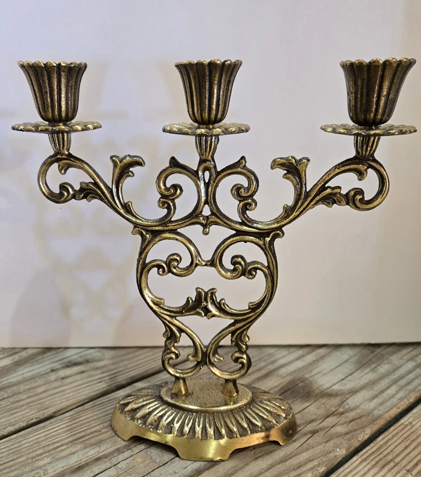 Candelabro de latón de 3 brazos 8,5x8 pulgadas Vintage, desplazamiento y bonito Foto 4 de 4