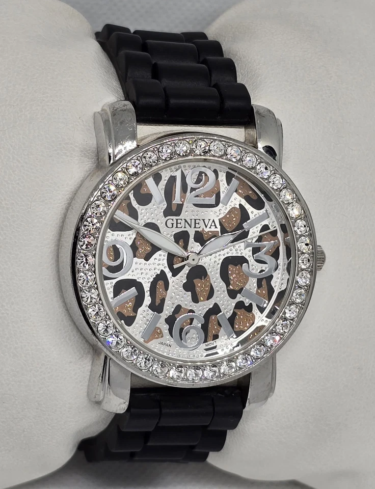 Relógio feminino Genebra estampa animal mostrador tom prata strass pulseira de silicone 13 - Imagem 3 de 4