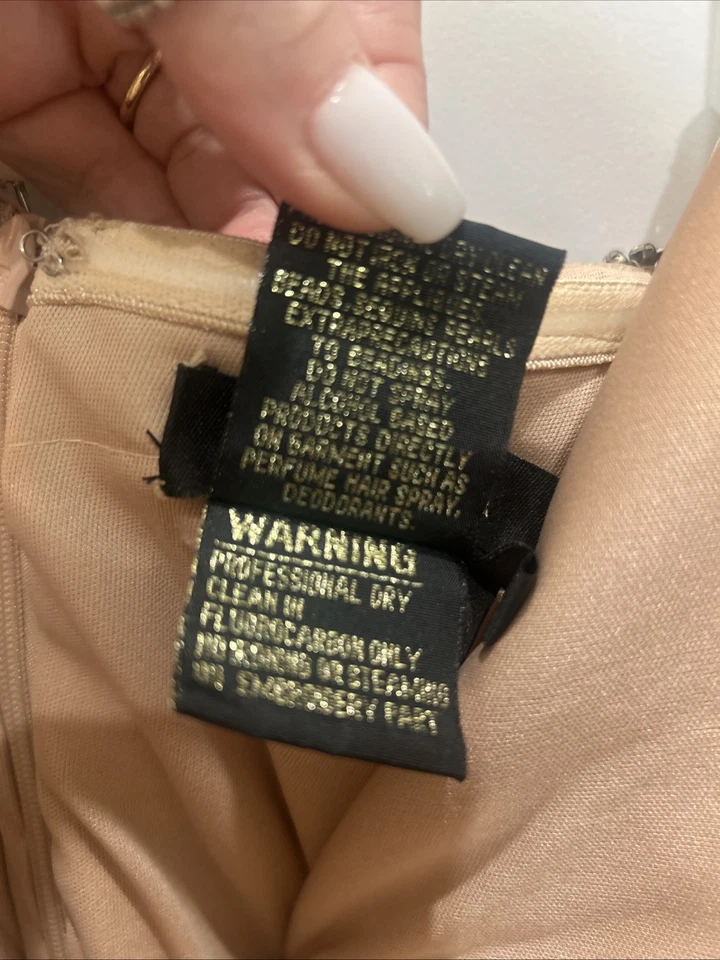 Vestido de formatura feminino Terani Couture tamanho 14 sem alças dourado com strass - Imagem 4 de 4