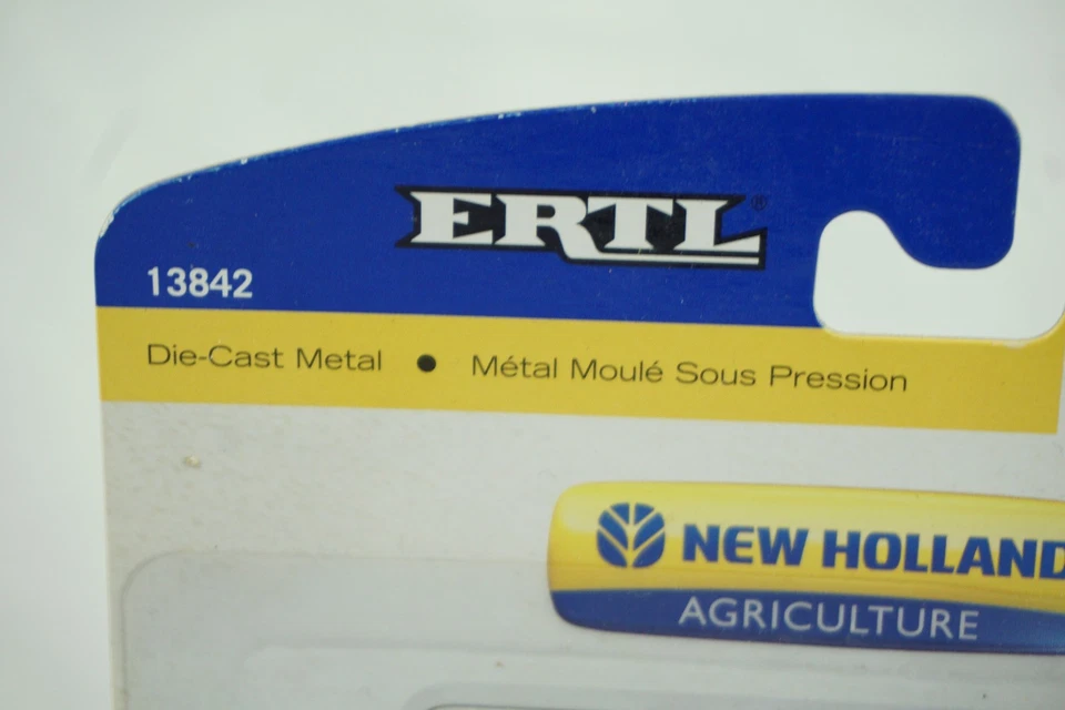 Trator New Holland T8.420 Ertl 13842 NOVO em escala 1/64 - Imagem 4 de 4