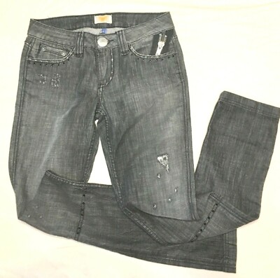 EMBROIDERY DAMAGE DENIM