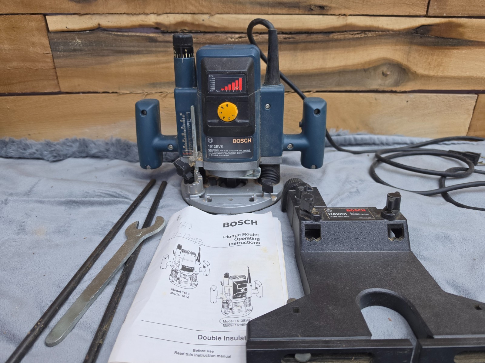 Bosch 1613EVS Plunge Router Variable Speed 2-1/4 HP 12000-22000 RPM USA