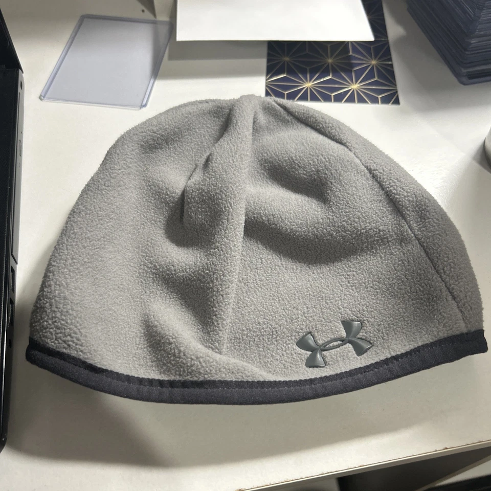 Gorro Under Armour para mujer - Armour Fleece® - gris Castlerock/negro Foto 2 de 2