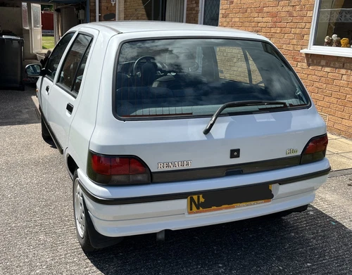 1996 Renault Clio RT Auto 1.4 with 32,825 miles on the clock! - Picture 6 of 24