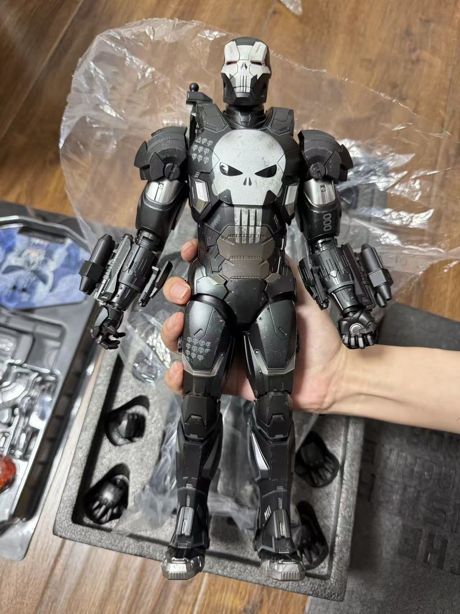 Hot Toys VGM33D28 Future Fight The Punisher War Machine Armor 1/6