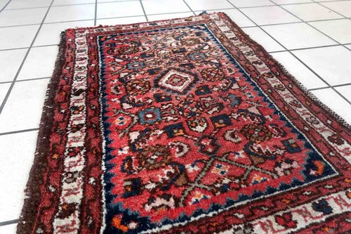 Handmade vintage Oriental rug 2' x 2.8' (62cm x 86cm) 1970s - 1C1019 - Picture 2 of 9