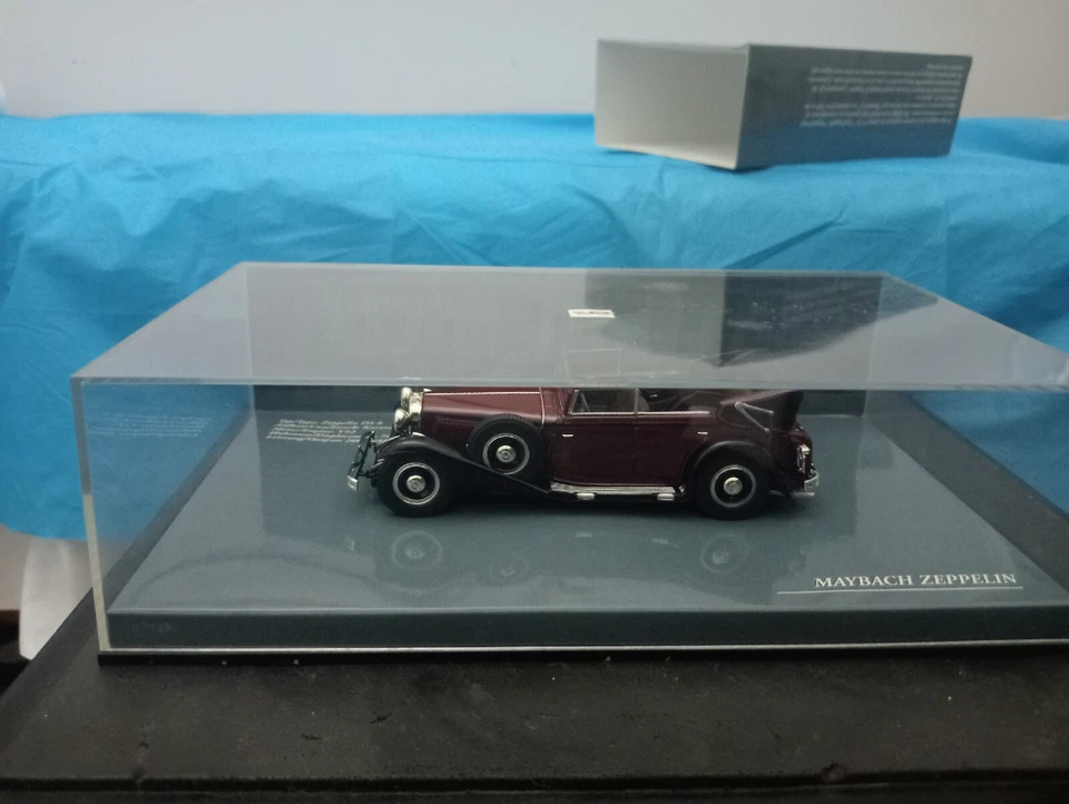 Minichamps 1/43 Maybach Zeppelin red-black - Immagine 4 di 4