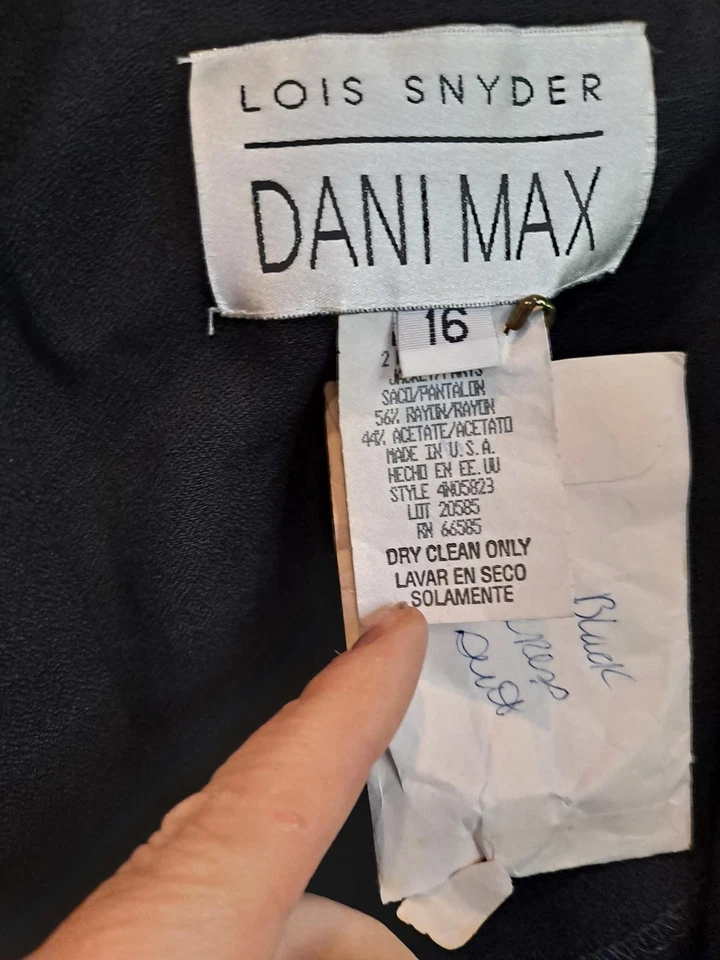 Vintage Dani Max Lois Snyder Button Blazer with Floral Design on Sleeve Size 16 - Image 2 of 4