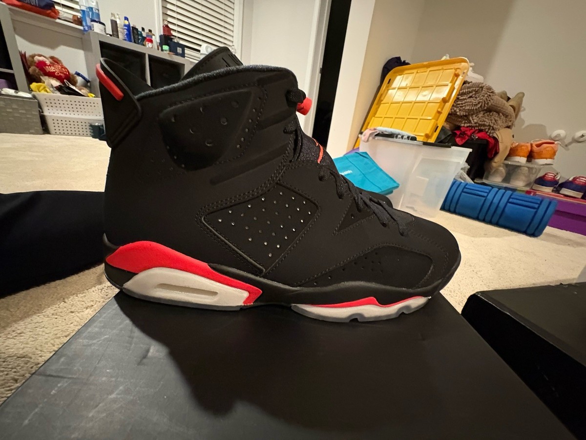 Nike Red‎ and Black Athletic Shoes 6.0 2019 
Size 10.5 Nike Air Jordan 11 Retro Bred Velvet Black-Gym Red Women  main image 4