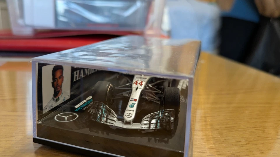 Mercedes AMG W09 #44 Hamilton Winner Brazilian GP 2018 Minichamps 1/43 - F1 - Immagine 3 di 4
