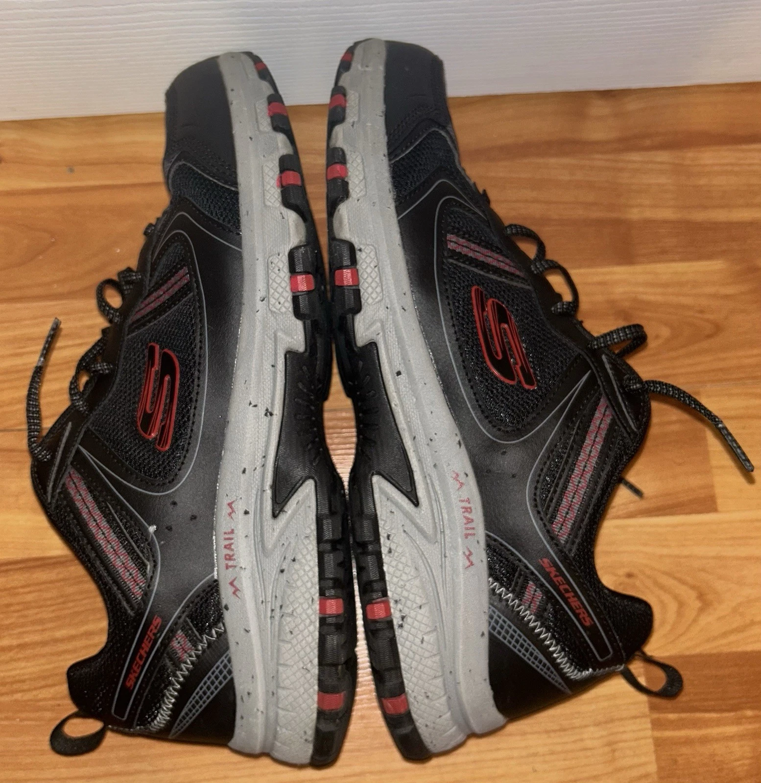 Skechers Hillcrest Waterproof Hiking Trail Mens 11 Black/Red Athletic Shoes
