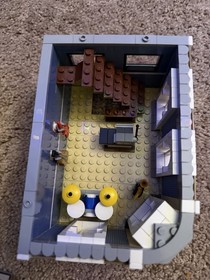 LEGO (10255) Expert Assembly Square Modular W/ Minifigures No Instructions