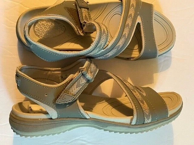 Dr. Scholl s Memory Foam Cool Fit Womens grey flat sandals size 7