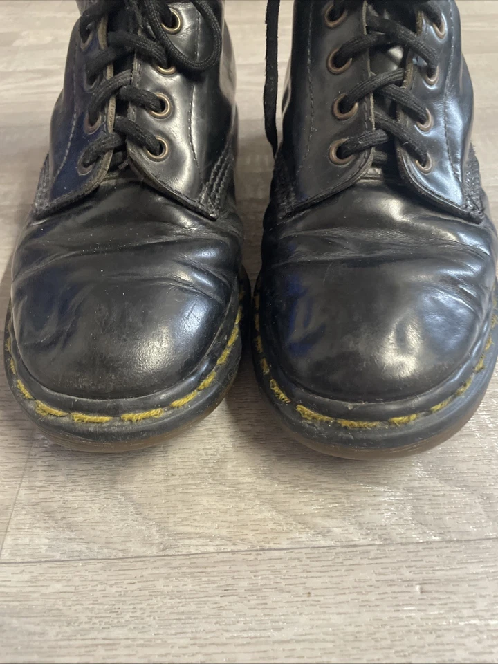 Dr Martens Air Wair Black Smooth Leather Boots Size UK-7 Mens The Original, photo 2 of 5
