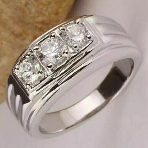 Alianza clásica de diamantes simulados de corte redondo para hombre enchapada en oro blanco de 14 k