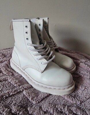 Martens Pascal Mono Dr Martens Mono 146 White Dr Martens 1460