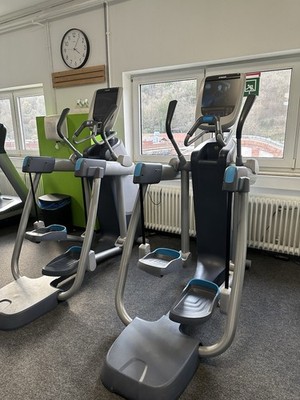 PRECOR AMT 885 Adaptive Motion OPEN STRIDE Cross Trainer mit P80 Konsole TOP