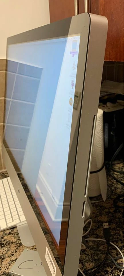 Apple iMac A1311 21.5 inch Desktop - MC812LL/A 8GB 1TB XMAS PRESENT - Image 2 of 2