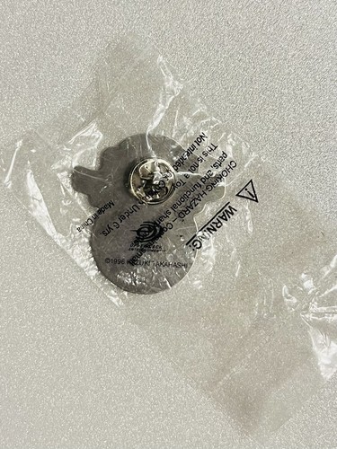 1996 Shonen Jump’s Yu-Gi-Oh! Trading Card Game Promo Hat Pin SEALED - Picture 2 of 2