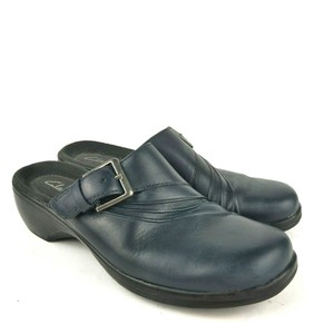 clarks navy blue clogs