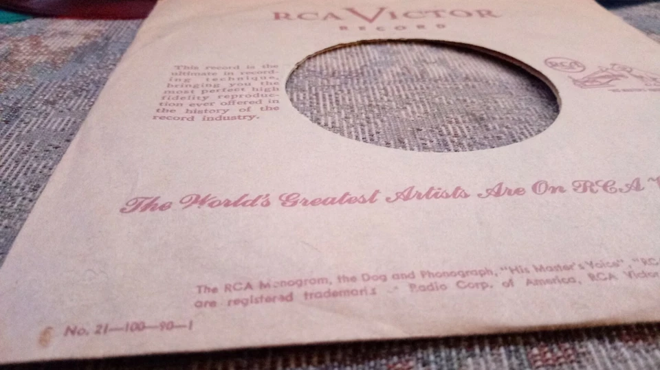 RCA Victor 45 rpm Introductory Album with the 14 Correct Records  - Image 3 of 4