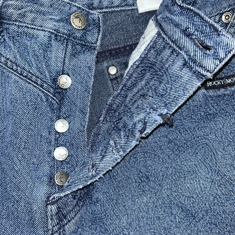 Jeans feminino Rocky Mountain Clothing azul paisley sem costas tamanho 26x33 - Imagem 4 de 4