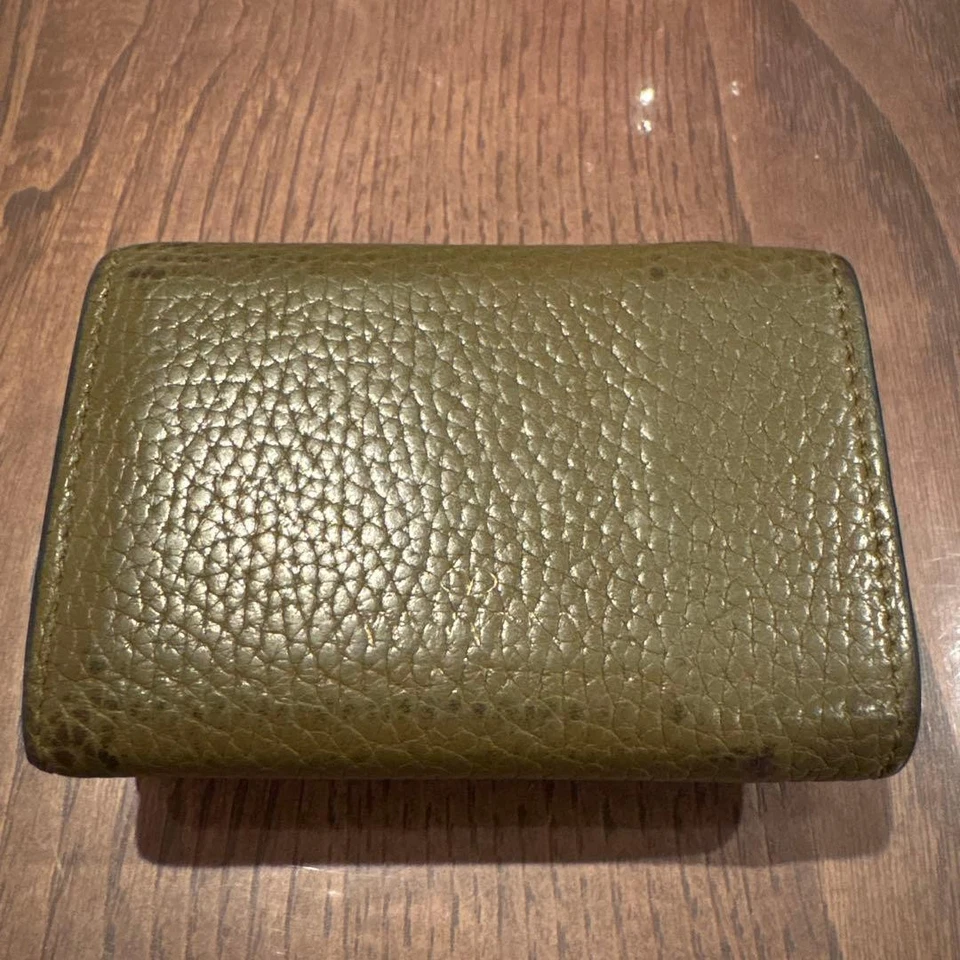 Valentino Mujer Cartera Triple Plegable Mini Rock Tachuelas Verde Edición Limitada Muy Buen Estado Popular Foto 2 de 4