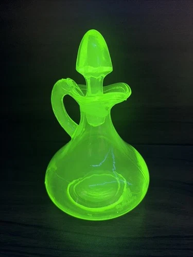 1930’s Depression Era Anchor Hocking Uranium Glass Cruet w_Matching Stopper 5.5”