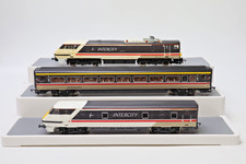 Hornby R269 OO Gauge Intercity Swallow Class Locomotive, Dummy & Executive Coach