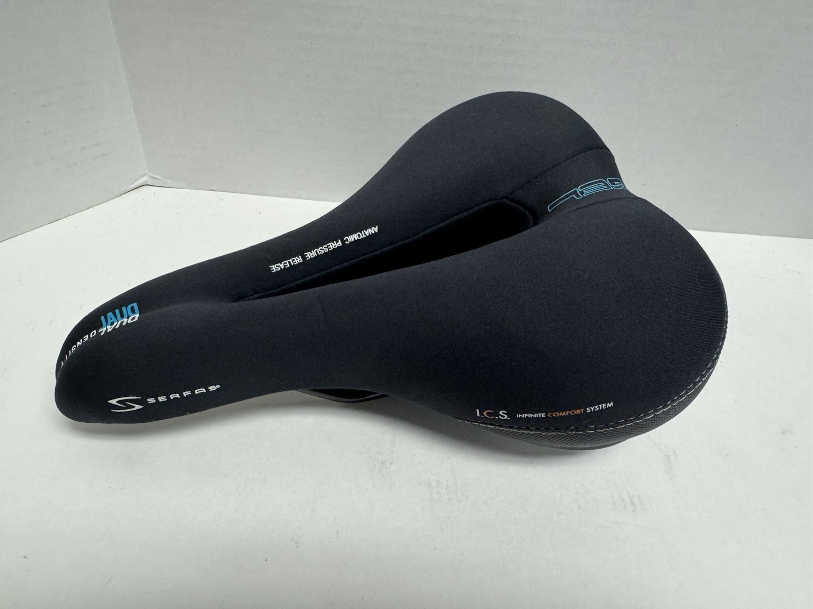 Serfas Women's Bicycle Saddle Dual Density Gel 180mm Width Cutout Comfort 