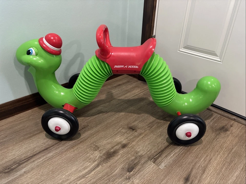 Radio Flyer 73 Ride-On Inchworm juguete verde Foto 2 de 4