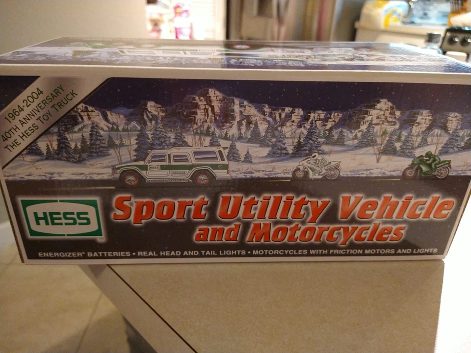 HESS SPORTS UTILITY VEHICLE 1964-2004 40TH ANNIVERSARY TOY TRUCK NEW IN BOX! - Image 2 of 4