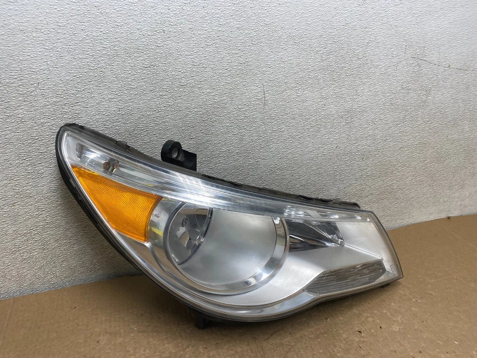 Оригинальная правосторонняя галогенная фара для Volkswagen Routan 2009–2014 годов выпуска V3144 DW - Изображение 3 из 4