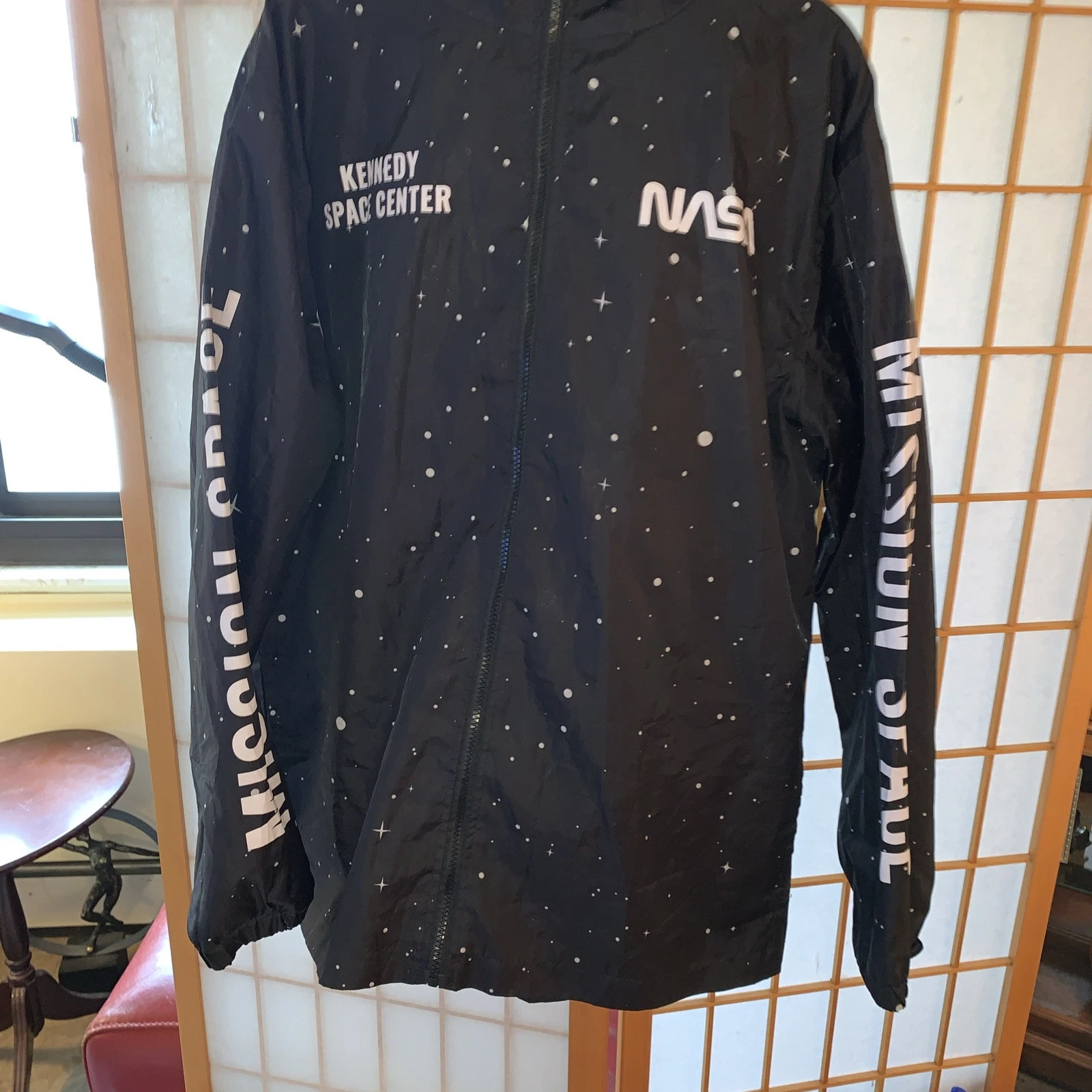 NASA Kennedy Space Center Windbreaker Mens Size L Astronaut Hoodie Jacket
Opens in a new window or t