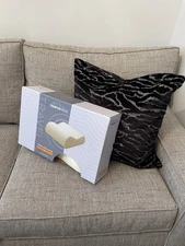 Tempurpedic Travel neck pillow New in Box Factory Sealed