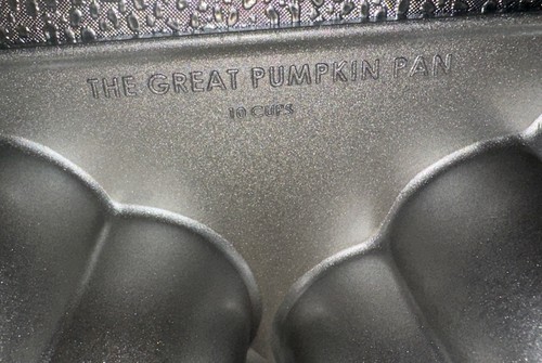 Williams Sonoma Nordic Ware Great Pumpkin Pan 3D Cake Mold 10-Cup Fall Bundt - Picture 4 of 11