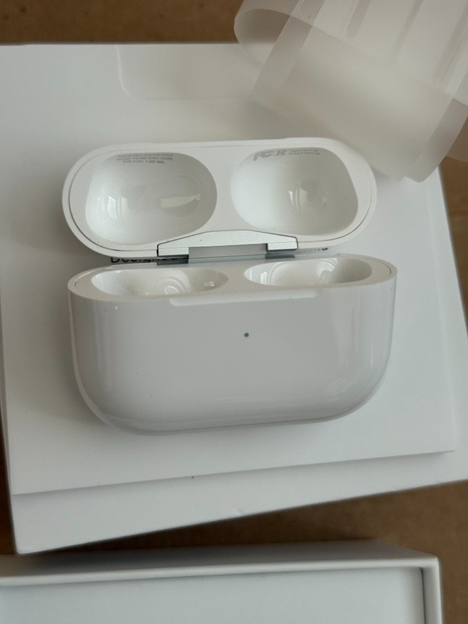 Apple AirPods Pro MagSafe Wireless Charging Case ONLY 1st