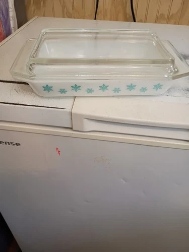 PYREX Snowflake Blue White Rectangle Glass Casserole With Lid Vintage