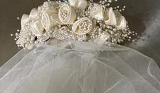 Exquisite satin with pearl beads, bridal comb