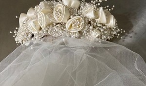 Exquisite satin with pearl beads, bridal comb